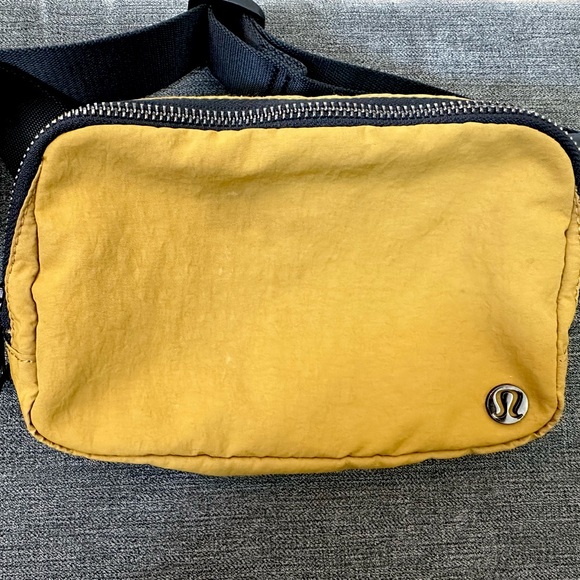 lululemon athletica Bags Lululemon Everywhere Belt Bag L Gold Spice